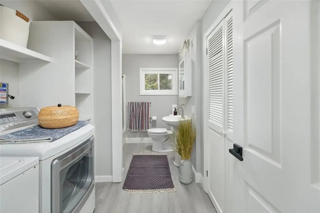 374 Crandall Road Tiverton RI 02878