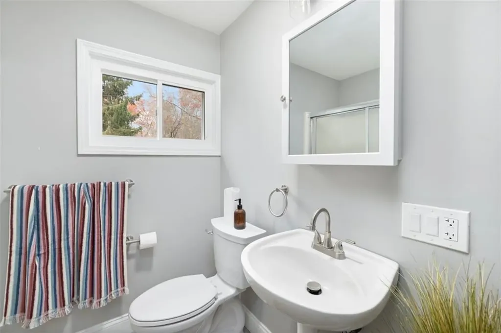 374 Crandall Road Tiverton RI 02878