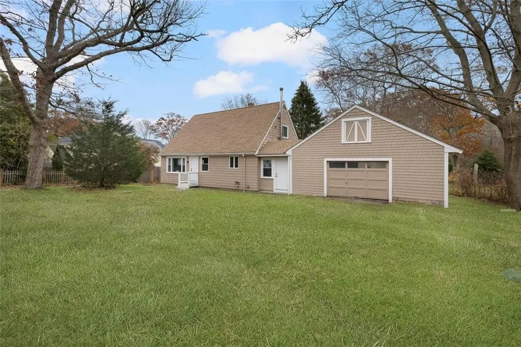 374 Crandall Road Tiverton RI 02878