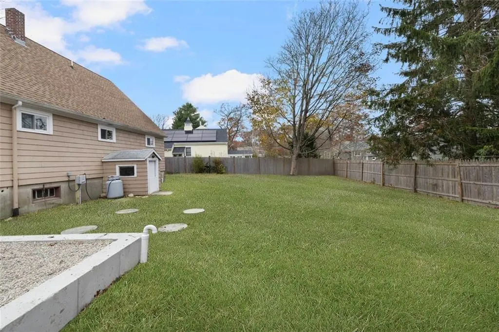 374 Crandall Road Tiverton RI 02878