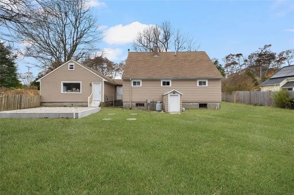 374 Crandall Road Tiverton RI 02878