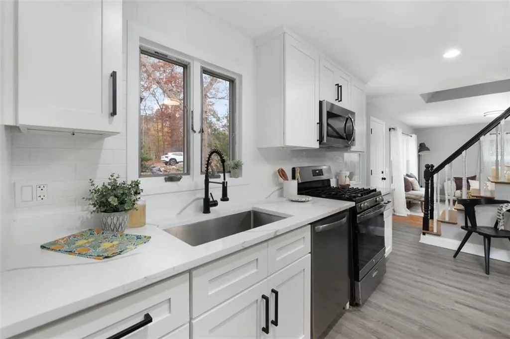 374 Crandall Road Tiverton RI 02878