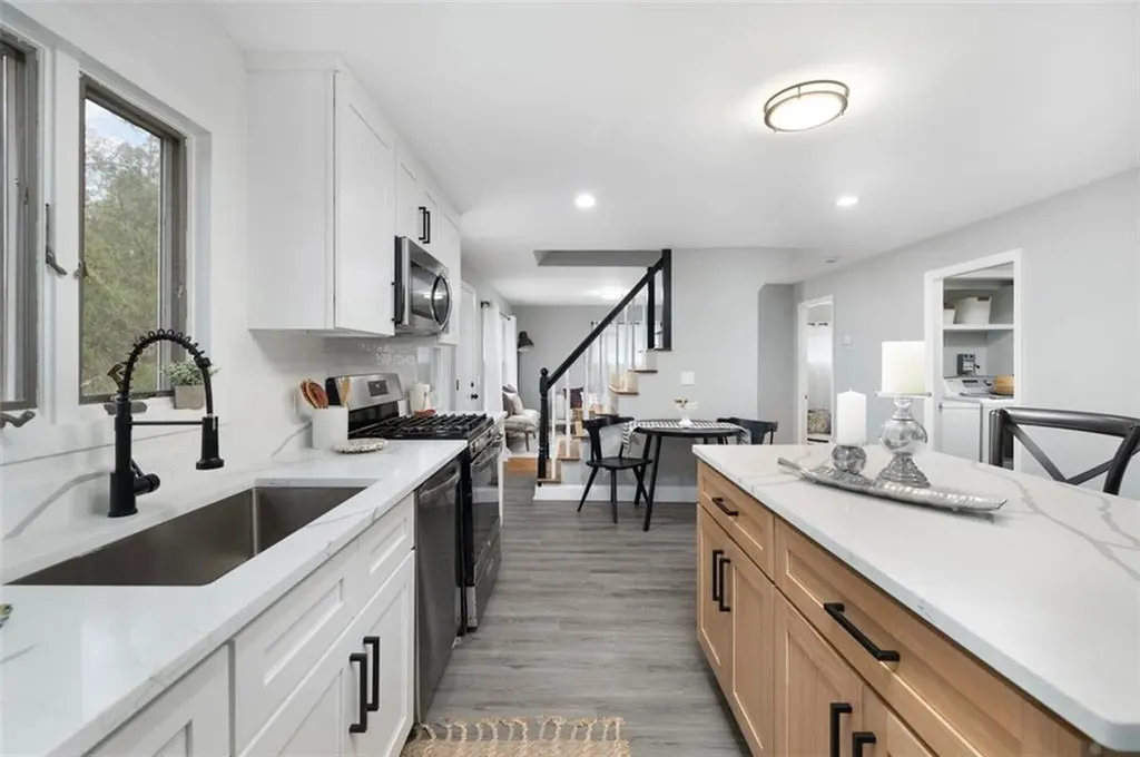 374 Crandall Road Tiverton RI 02878