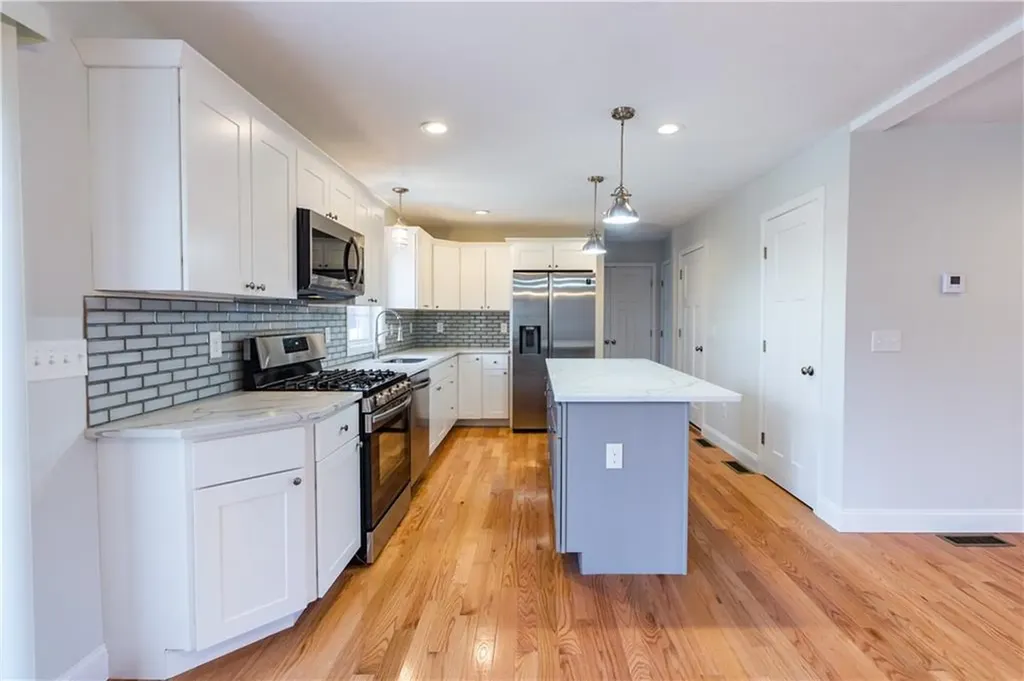 100 Brentwood Avenue Warwick RI 02886