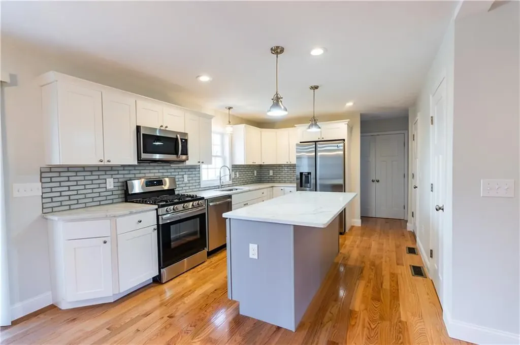 100 Brentwood Avenue Warwick RI 02886
