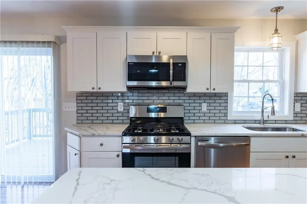 100 Brentwood Avenue Warwick RI 02886