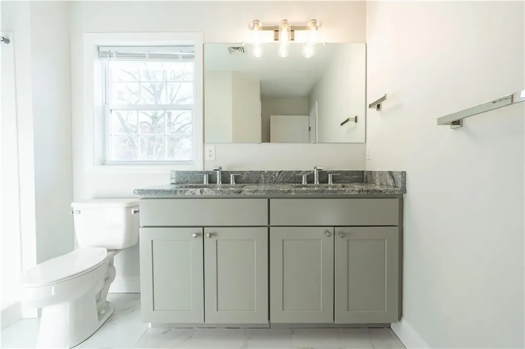 100 Brentwood Avenue Warwick RI 02886