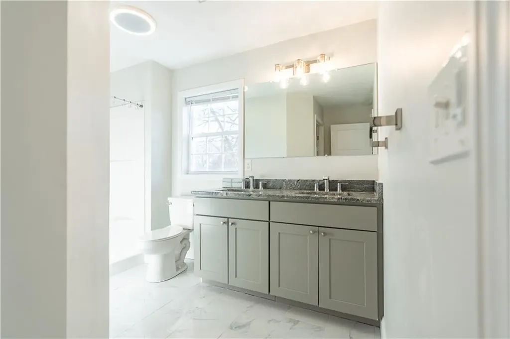 100 Brentwood Avenue Warwick RI 02886