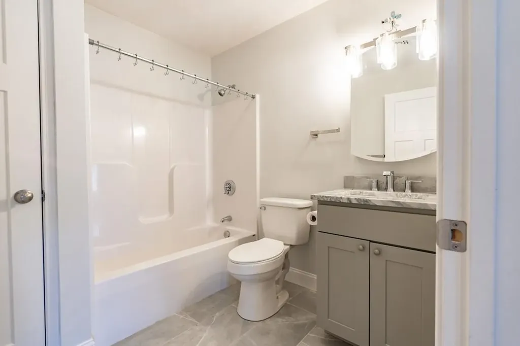 100 Brentwood Avenue Warwick RI 02886