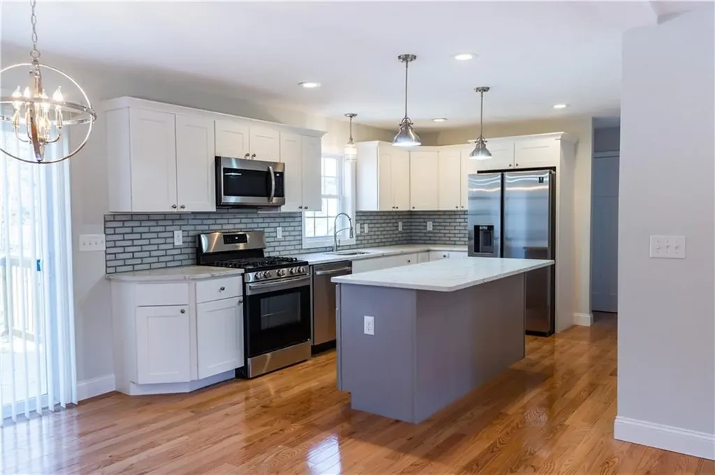 100 Brentwood Avenue Warwick RI 02886