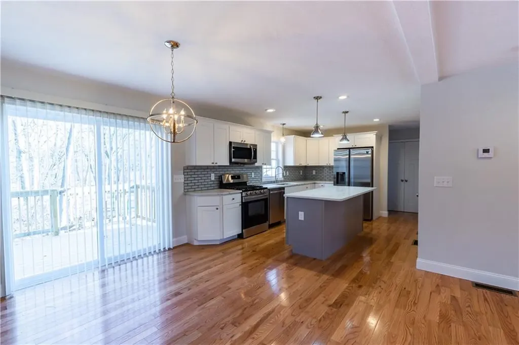 100 Brentwood Avenue Warwick RI 02886