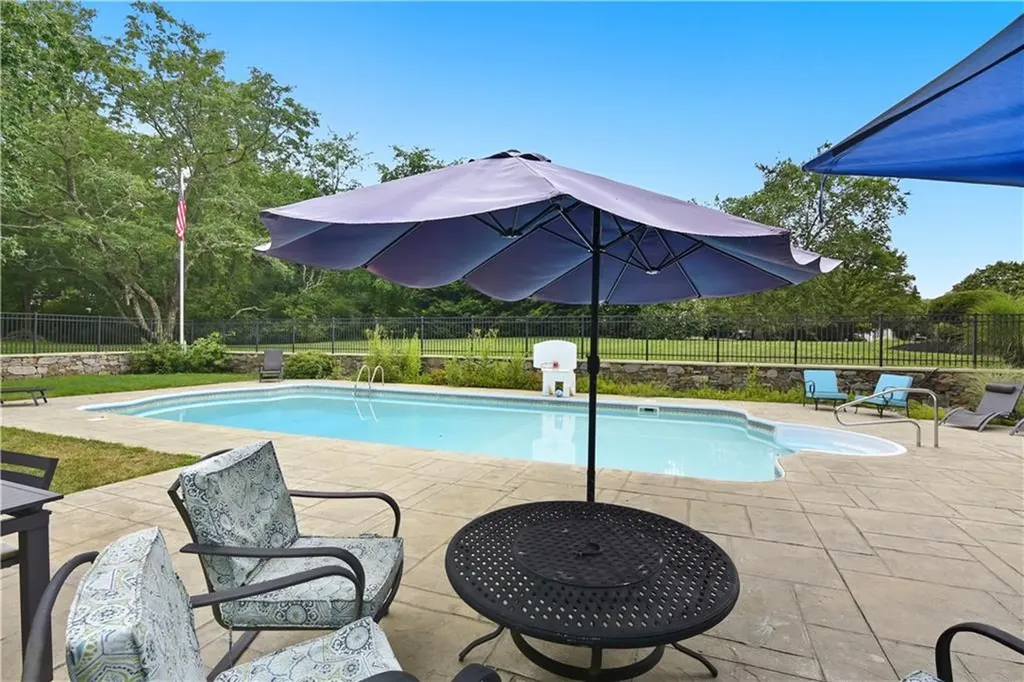 40 Wild Rose Court South Kingstown RI 02879