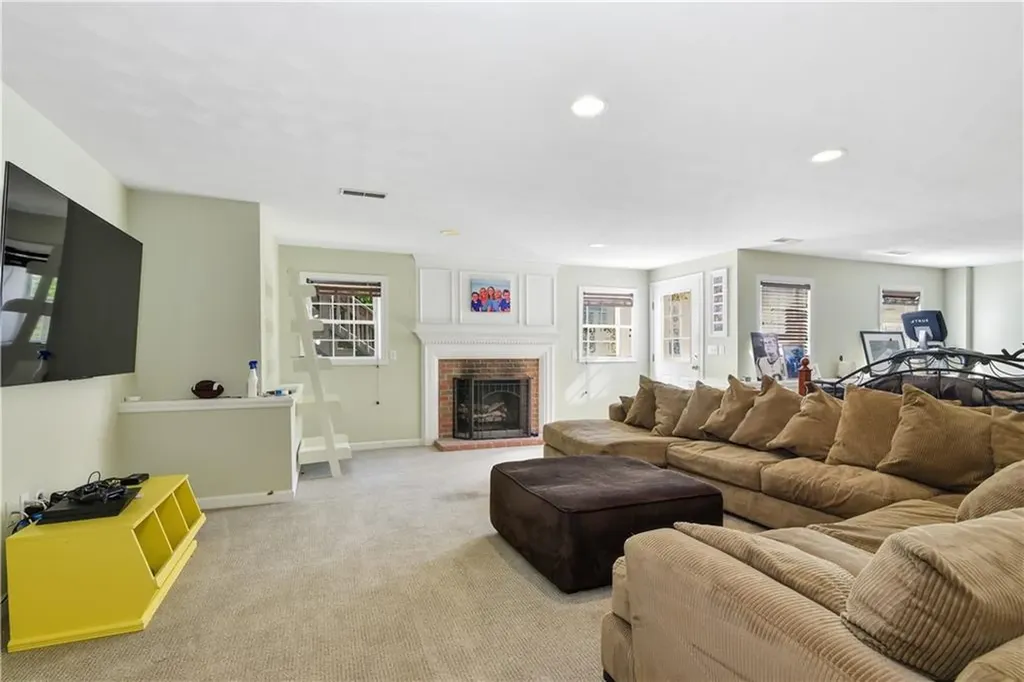 40 Wild Rose Court South Kingstown RI 02879