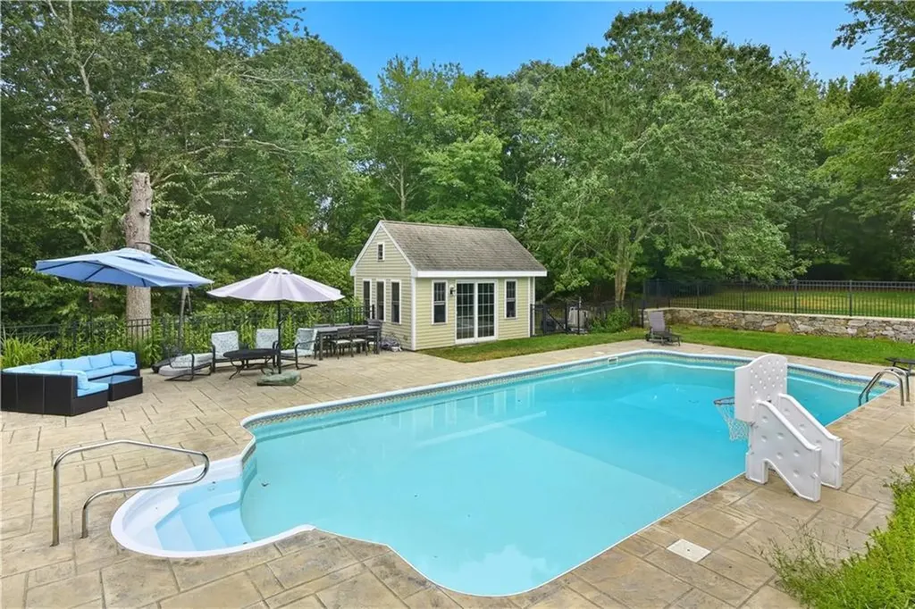 40 Wild Rose Court South Kingstown RI 02879