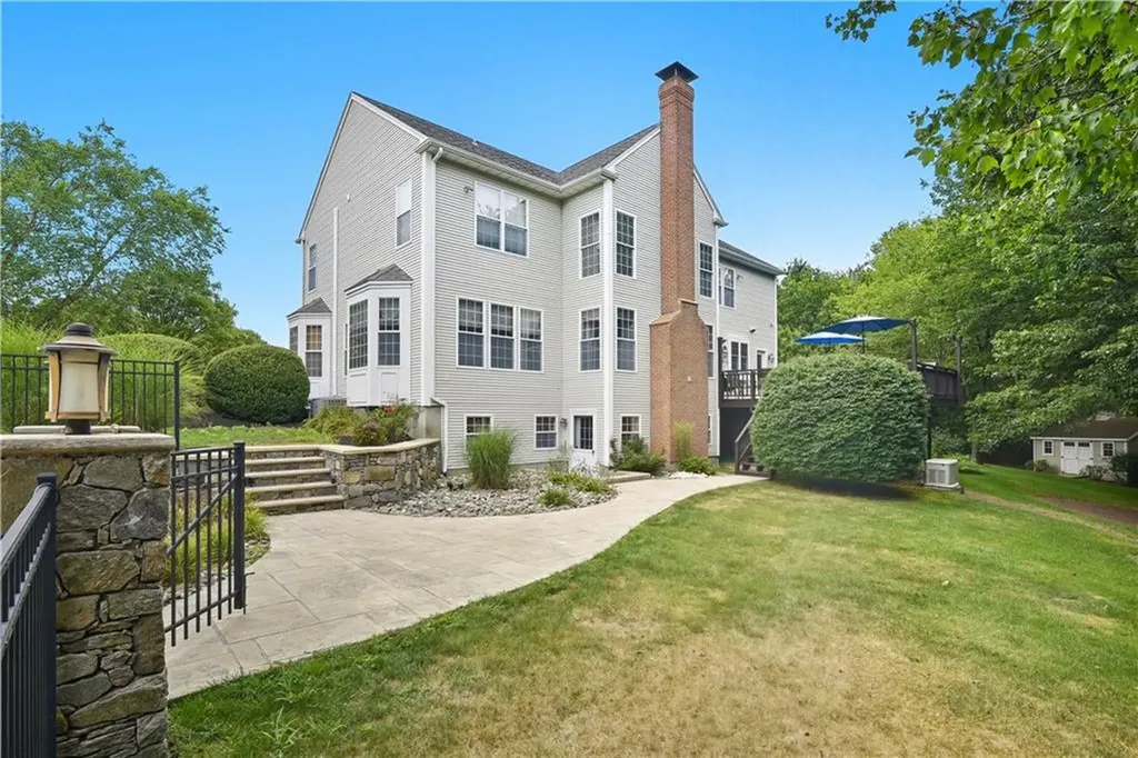 40 Wild Rose Court South Kingstown RI 02879