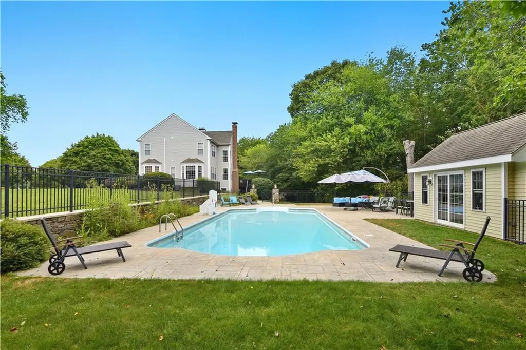 40 Wild Rose Court South Kingstown RI 02879