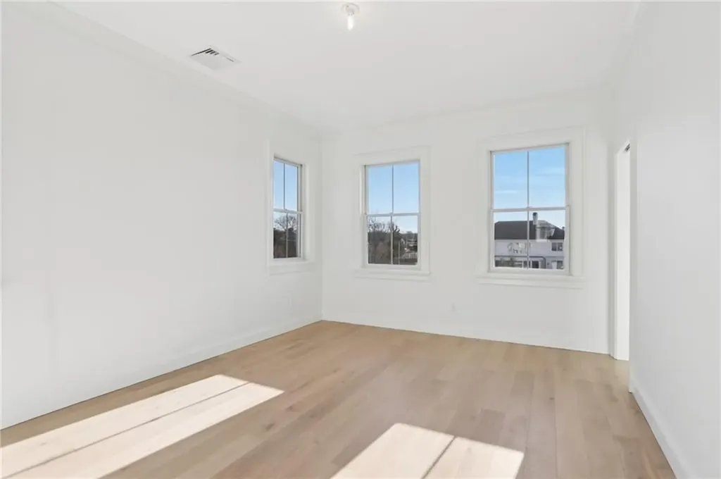 8 Lookout Lane Portsmouth RI 02871