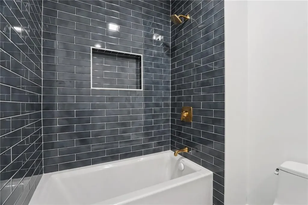 8 Lookout Lane Portsmouth RI 02871