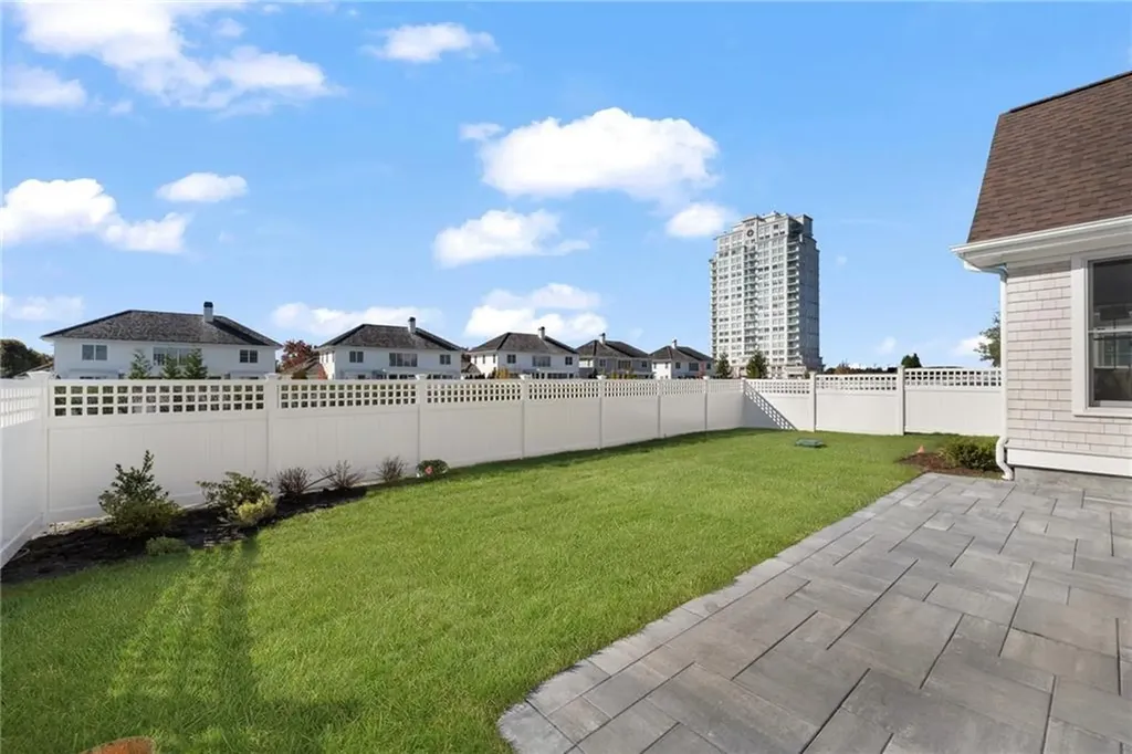 8 Lookout Lane Portsmouth RI 02871