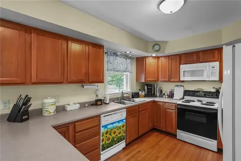 1037 Main Road Tiverton RI 02878