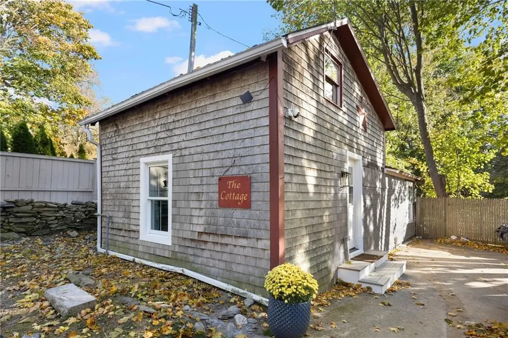 267 Green End Avenue Middletown RI 02842