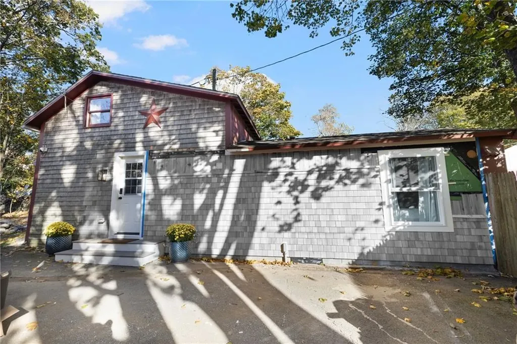 267 Green End Avenue Middletown RI 02842