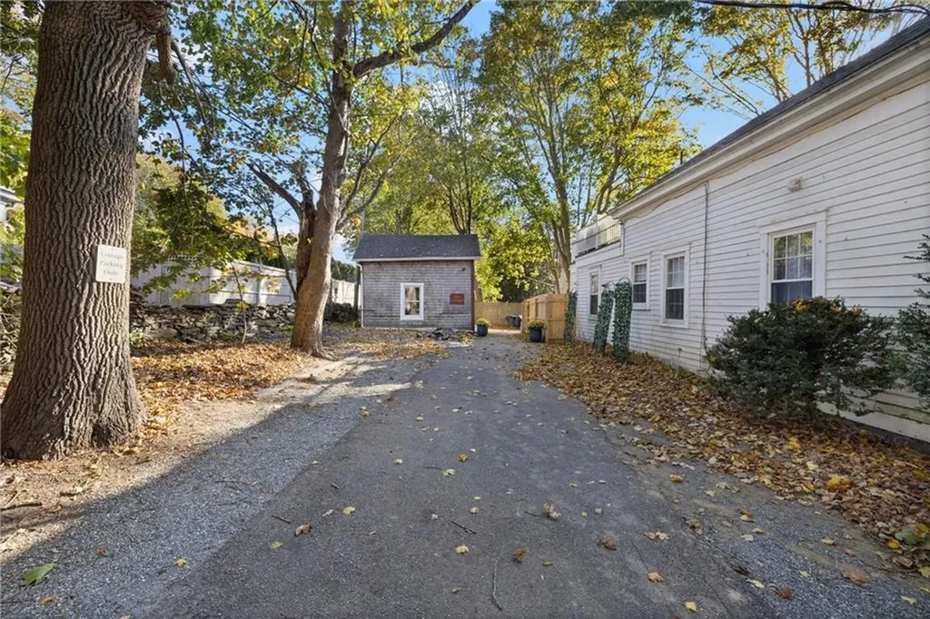 267 Green End Avenue Middletown RI 02842