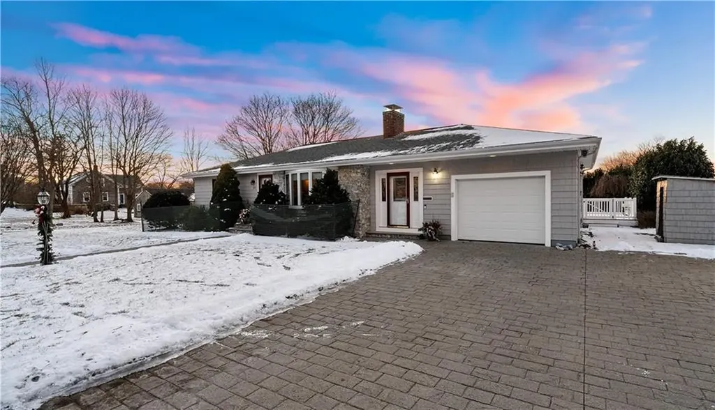 29 Robert Street Tiverton RI 02878