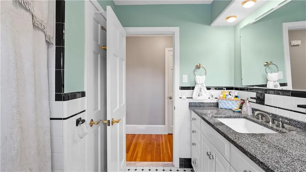 29 Robert Street Tiverton RI 02878