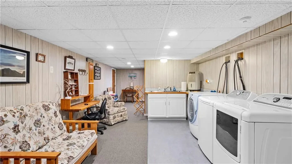 29 Robert Street Tiverton RI 02878