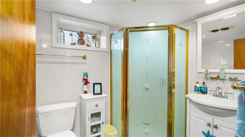 29 Robert Street Tiverton RI 02878