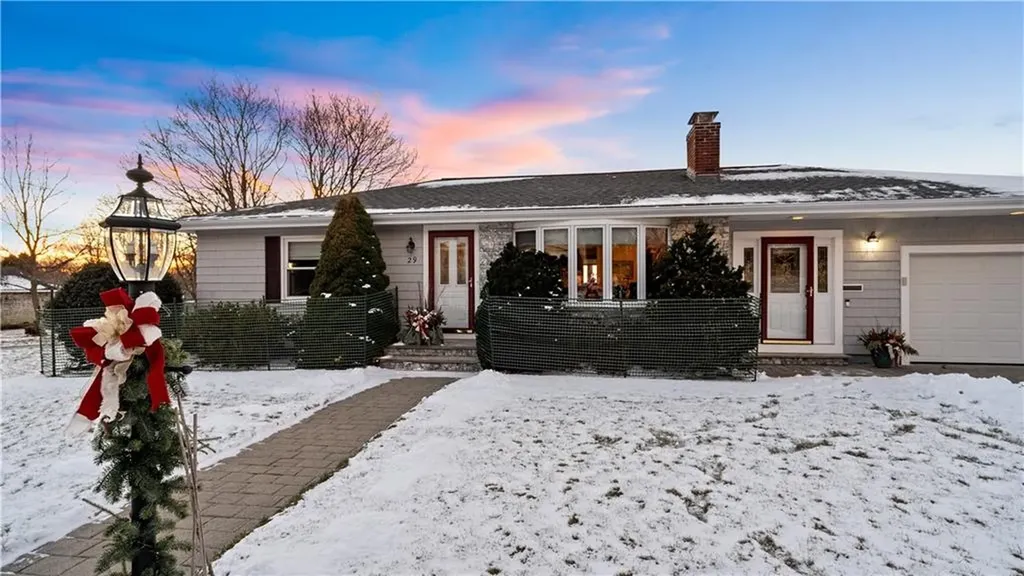 29 Robert Street Tiverton RI 02878