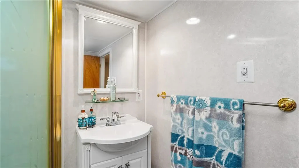 29 Robert Street Tiverton RI 02878