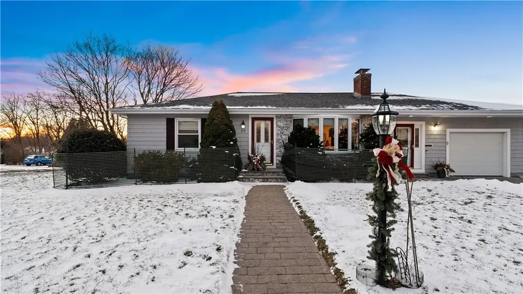 29 Robert Street Tiverton RI 02878