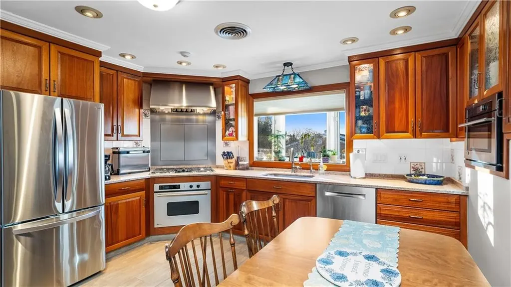 29 Robert Street Tiverton RI 02878