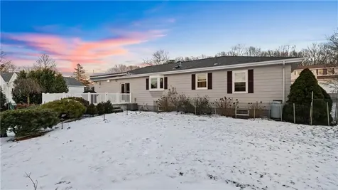 29 Robert Street Tiverton RI 02878