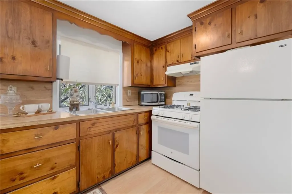45 E Street Bristol RI 02809