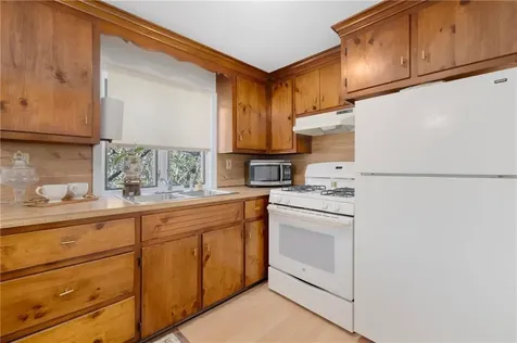 45 E Street Bristol RI 02809