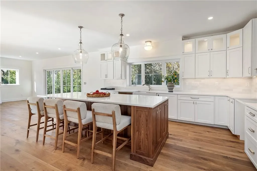 3 Knowlton Court Bristol RI 02809