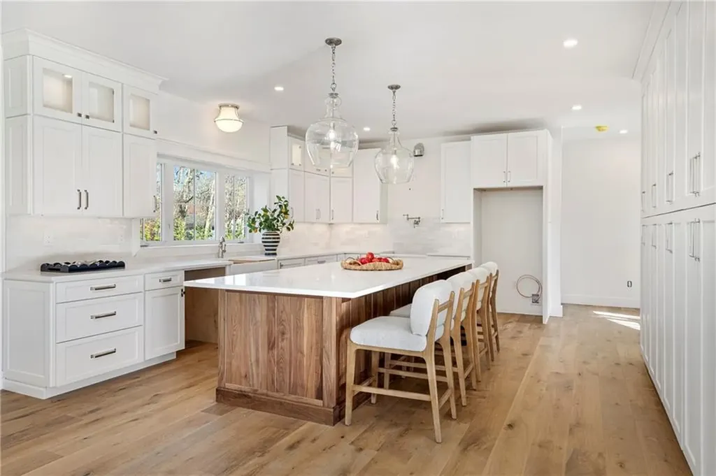 3 Knowlton Court Bristol RI 02809