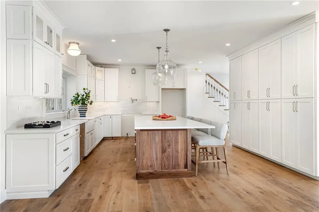 3 Knowlton Court Bristol RI 02809