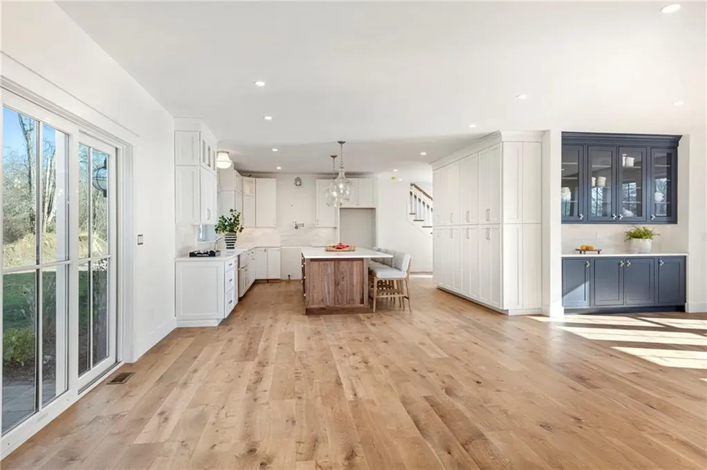 3 Knowlton Court Bristol RI 02809