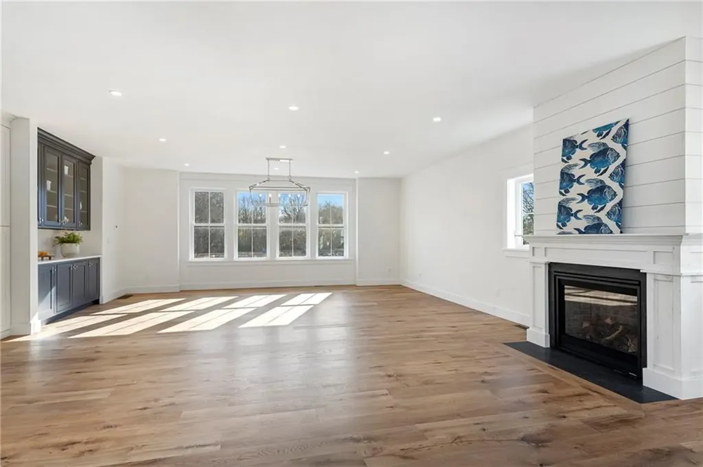 3 Knowlton Court Bristol RI 02809