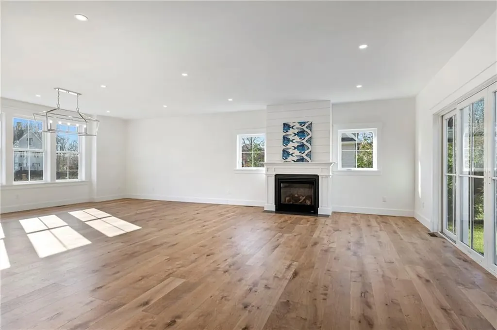 3 Knowlton Court Bristol RI 02809