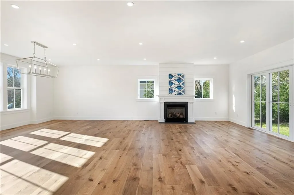 3 Knowlton Court Bristol RI 02809