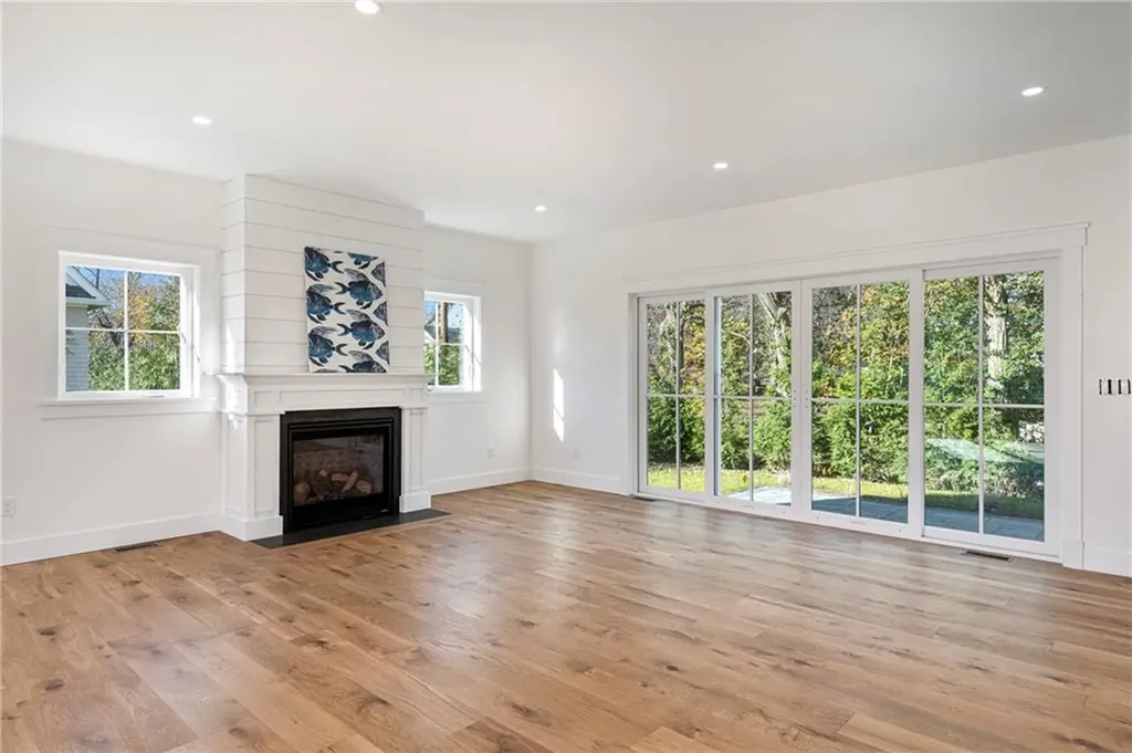 3 Knowlton Court Bristol RI 02809