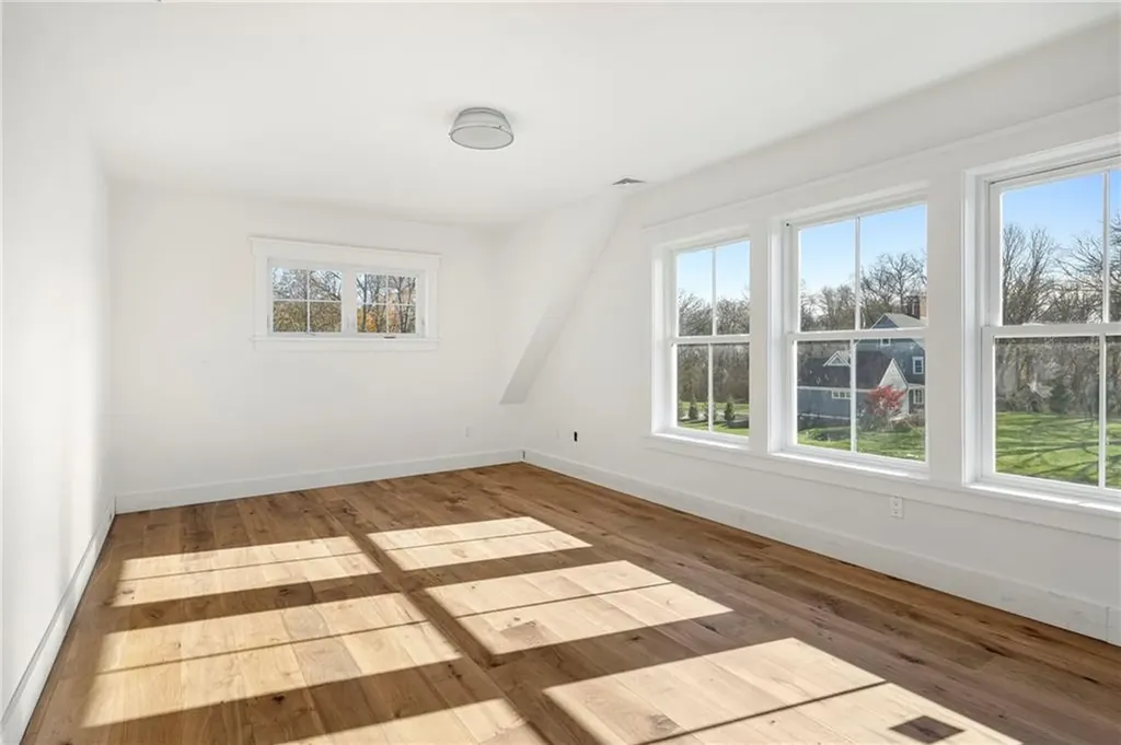 3 Knowlton Court Bristol RI 02809