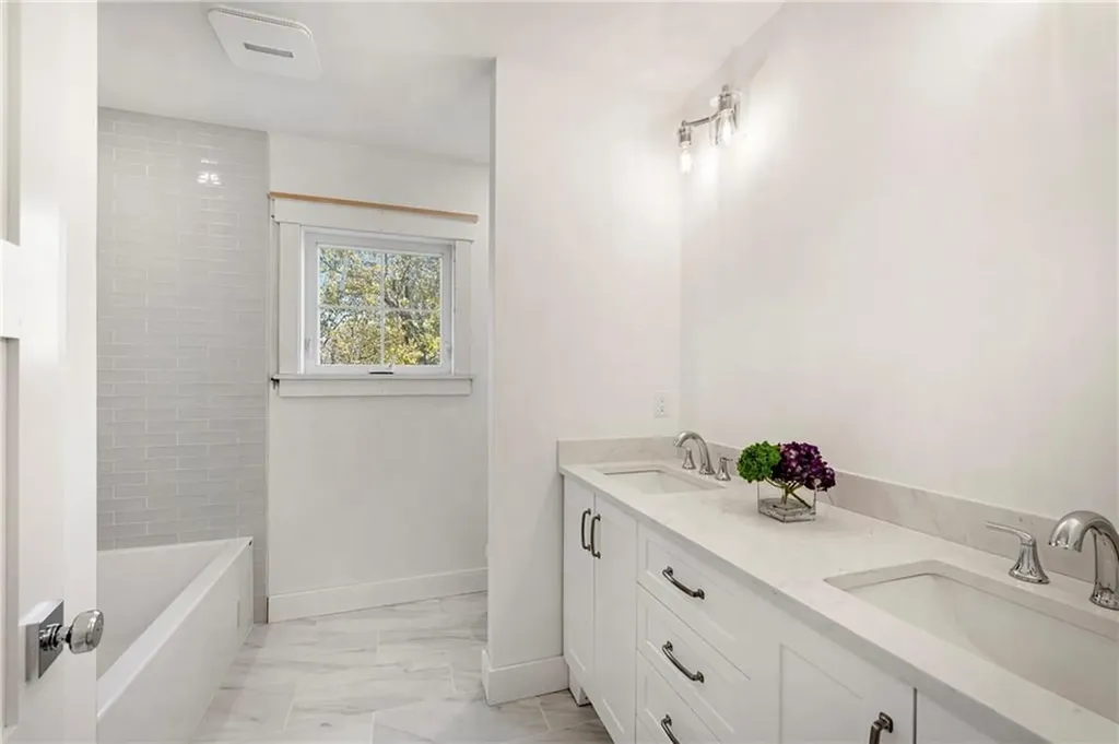 3 Knowlton Court Bristol RI 02809