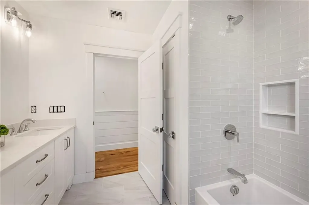 3 Knowlton Court Bristol RI 02809