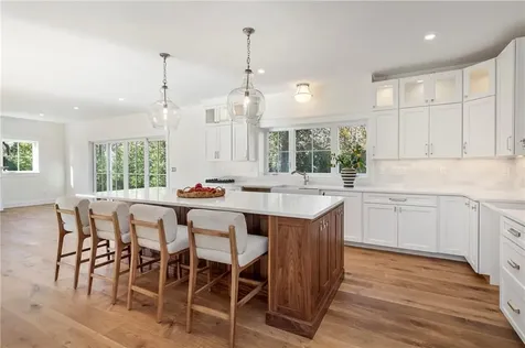 3 Knowlton Court Bristol RI 02809